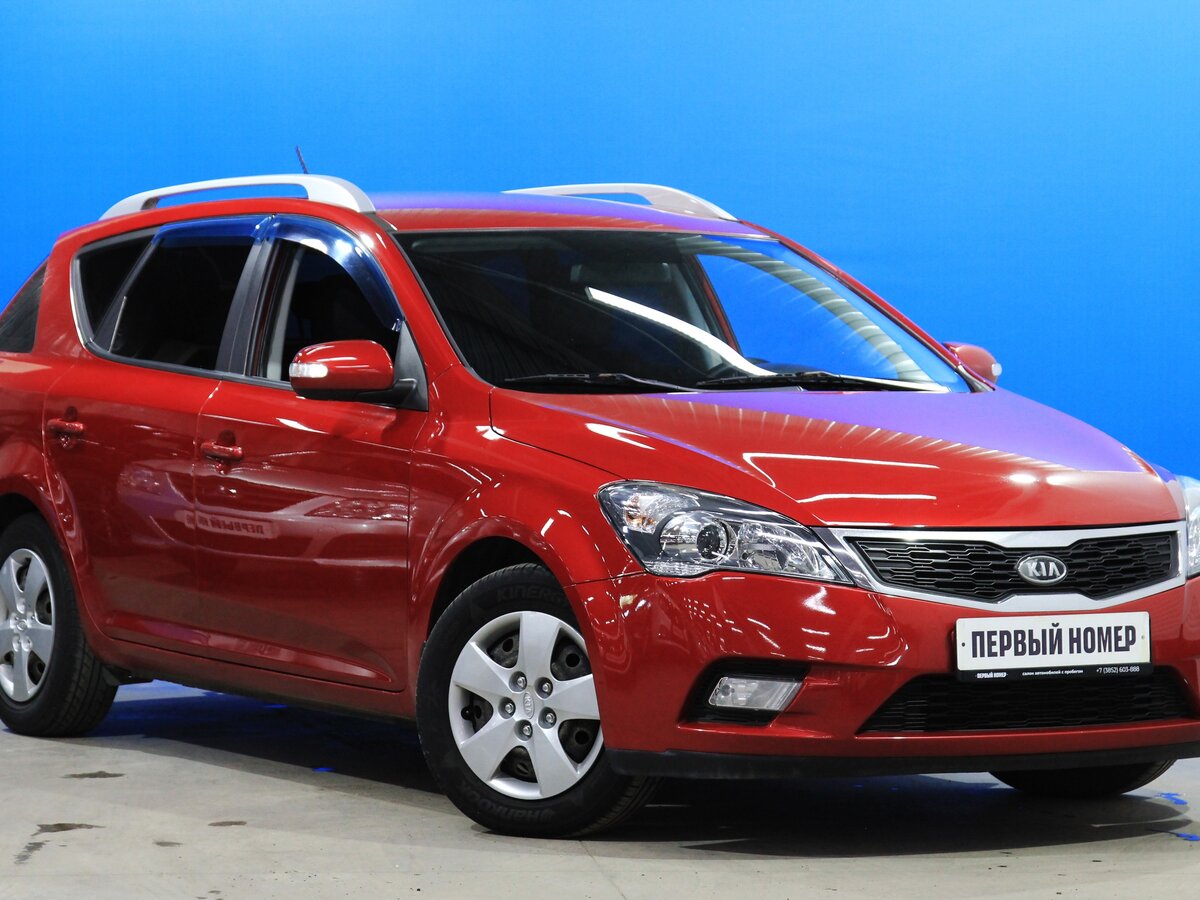 Красный Kia Ceed 2011