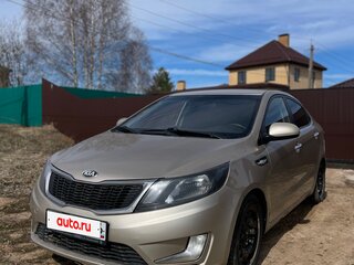 2013 Kia Rio 5-speed III, бежевый, 550000 рублей, вид 1