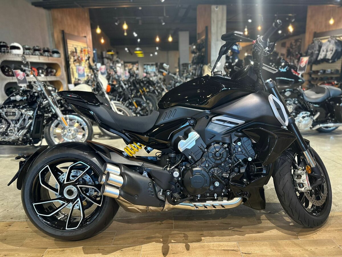 Ducati Diavel V4