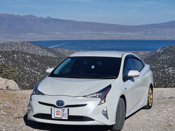2016 Toyota Prius IV (XW50), белый, 1700000 рублей - вид 1