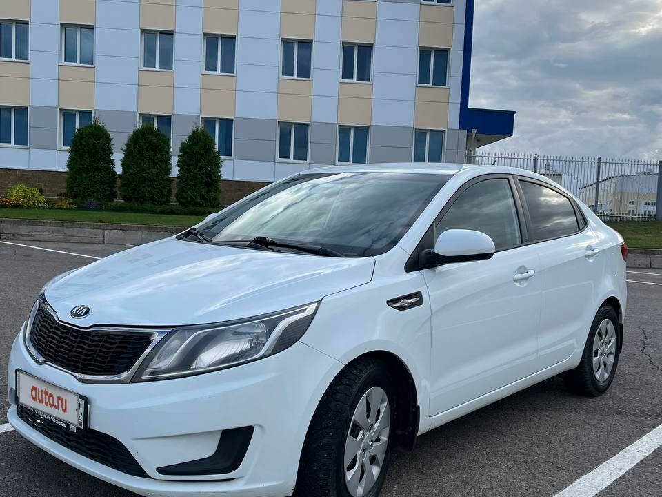 Купить б/у Kia Rio III 1.4 MT (107 л.с.) бензин механика в Уфе: белый ...