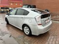 2010 Toyota Prius III (XW30), серебристый, 1010000 рублей - вид 4