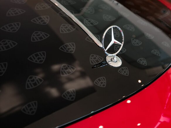 2025 Mercedes-Benz Maybach SL, красный - вид 6