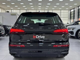 2025 Audi Q7 45 TFSI II (4M) Рестайлинг 2, чёрный, 9949000 рублей, вид 5
