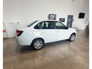 2026 Lada (ВАЗ) Granta I Рестайлинг, белый, 1305950 рублей, вид 3