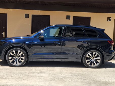2021 Volkswagen Touareg III, синий, 7800000 рублей, вид 3