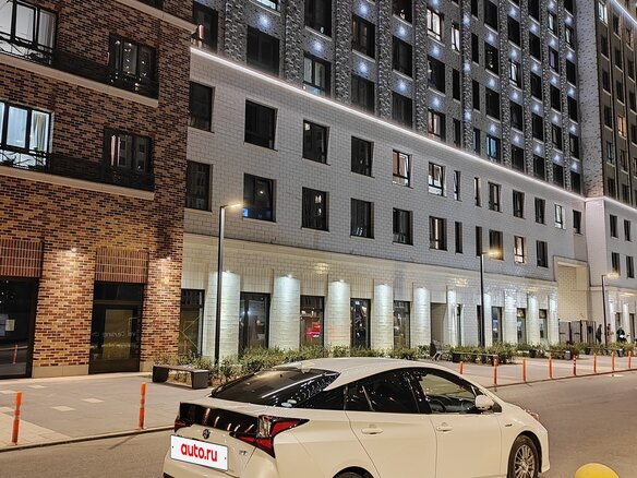 2019 Toyota Prius IV Рестайлинг (XW50), белый, 1750000 рублей - вид 10