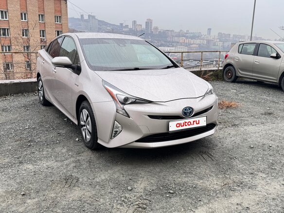 2018 Toyota Prius IV (XW50), серый, 1730000 рублей