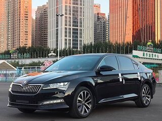 2022 Skoda Superb III Рестайлинг, чёрный, 2136000 рублей, вид 1