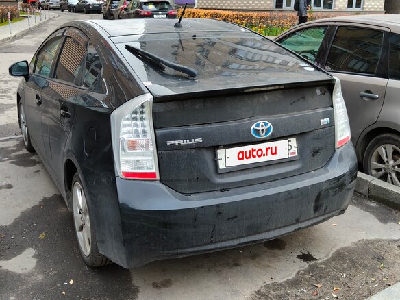2010 Toyota Prius III (XW30), чёрный, 900000 рублей - вид 4