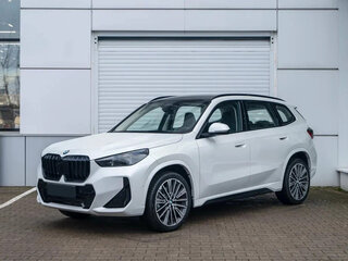 2025 BMW X1 20i xDrive III (U11/U12), серебристый, 6120000 рублей, вид 2
