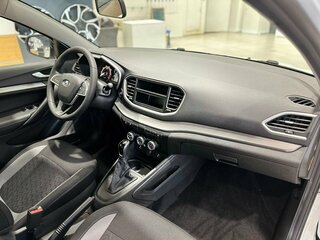 2024 Lada (ВАЗ) Vesta I Рестайлинг (NG), белый, 1571500 рублей, вид 5