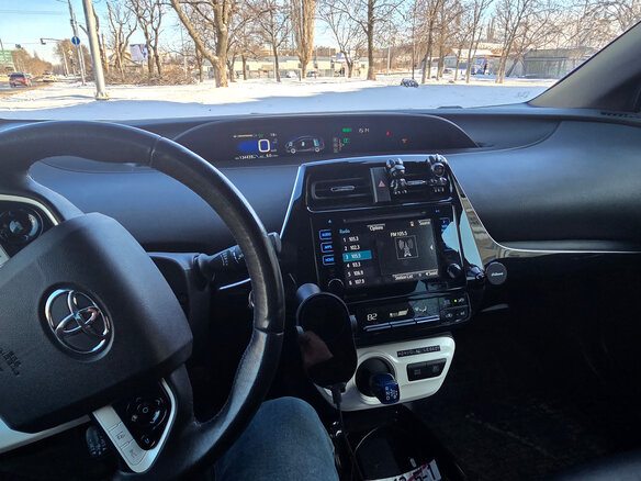 2016 Toyota Prius IV (XW50), чёрный, 1600000 рублей - вид 3