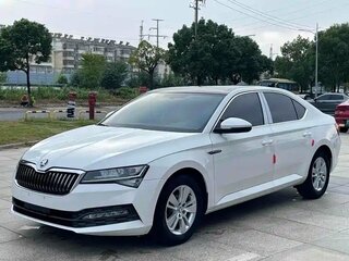 2021 Skoda Superb III Рестайлинг, белый, 1497000 рублей, вид 1