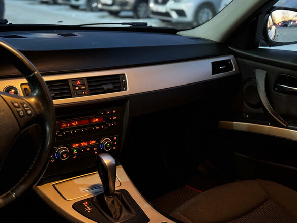 2011 BMW 3 серии 318i V (E90/E91/E92/E93) Рестайлинг, чёрный, 1159000 рублей - вид 18