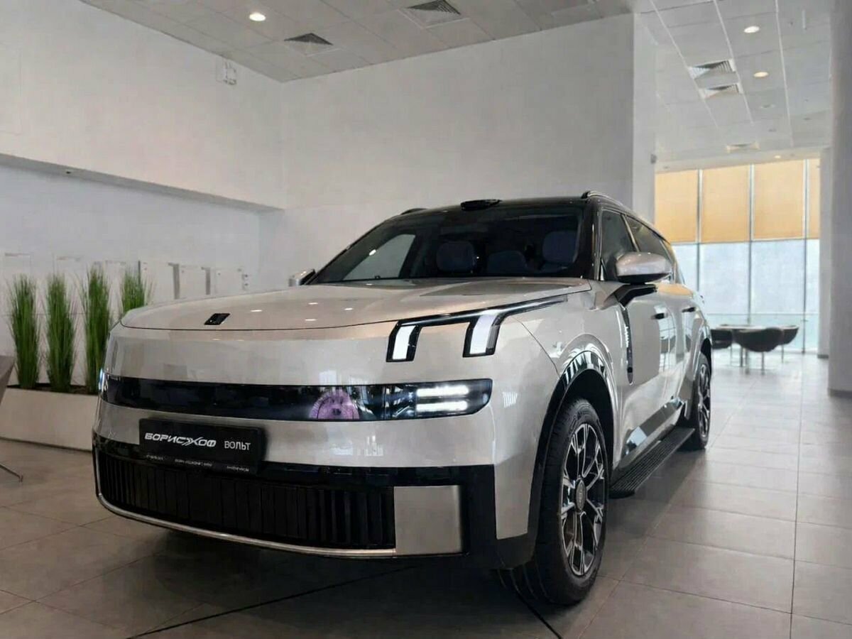 Lynk & Co 900
