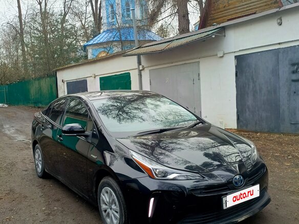 2019 Toyota Prius IV Рестайлинг (XW50), чёрный, 1700000 рублей - вид 2