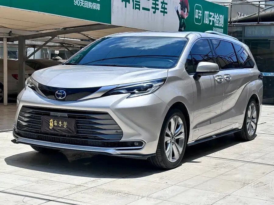 Toyota Sienna IV