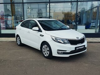 2017 Kia Rio III Рестайлинг, белый, 1125000 рублей, вид 1