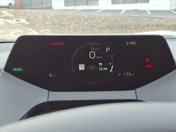 2025 Toyota Prius V (XW60), серый, 4511000 рублей - вид 12