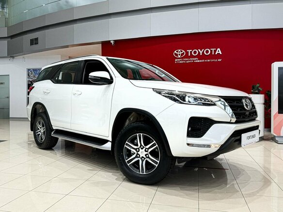 2023 Toyota Fortuner II Рестайлинг, белый, 7500000 рублей