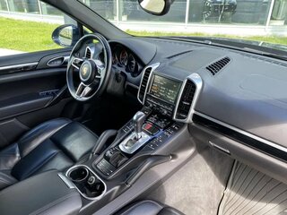2016 Porsche Cayenne Diesel II Рестайлинг (958), чёрный, 4450000 рублей, вид 4