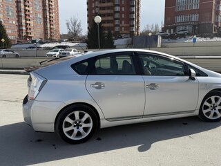 2010 Toyota Prius III (XW30), серебристый, 960000 рублей, вид 1