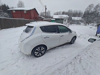2015 Nissan Leaf I (ZE0/AZE0), белый, 897500 рублей, вид 2