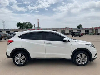 2022 Honda Vezel II, белый, 1670000 рублей, вид 4