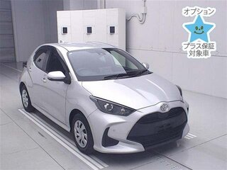 2021 Toyota Yaris IV, серебристый, 916505 рублей, вид 1