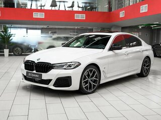 2020 BMW 5 серии 530i xDrive VII (G30/G31/G38) Рестайлинг, белый, 5000000 рублей, вид 5