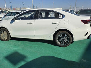 2025 Kia Cerato IV Рестайлинг, белый, 2370084 рублей, вид 4