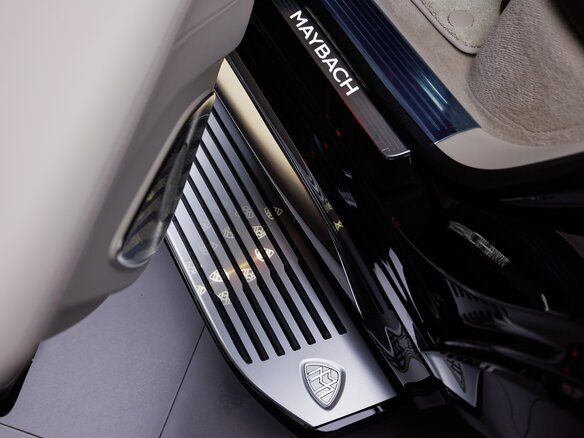 2025 Mercedes-Benz Maybach GLS 600 I Рестайлинг, чёрный, 29000000 рублей - вид 12