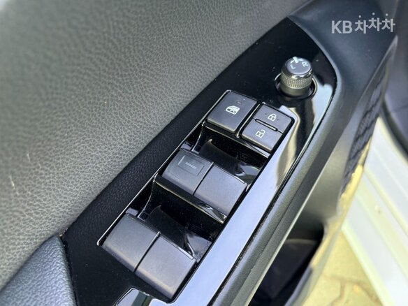2022 Toyota Prius IV Рестайлинг (XW50), белый, 1851099 рублей - вид 8