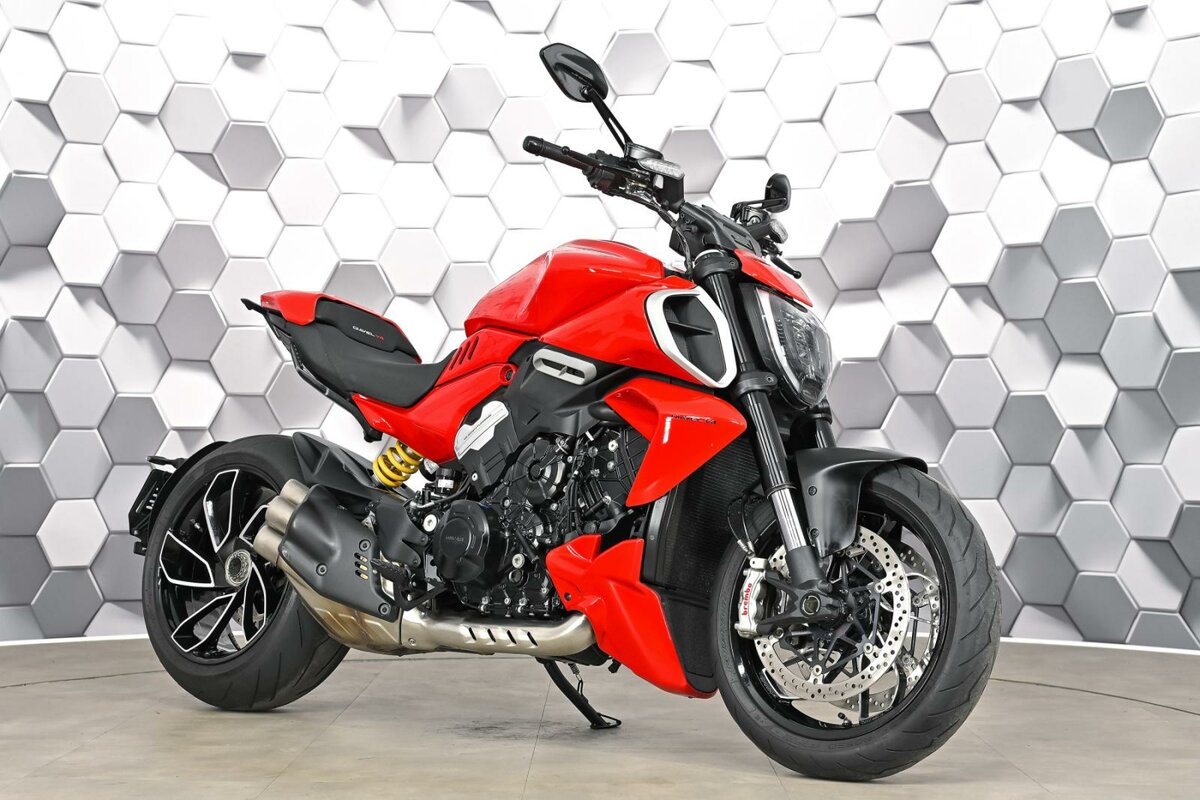 Ducati Diavel V4