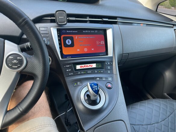 2010 Toyota Prius III (XW30), серебристый, 1050000 рублей - вид 16