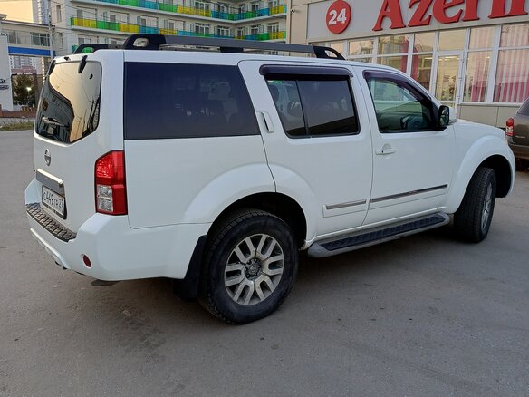 2010 Nissan Pathfinder III Рестайлинг, белый, 1050000 рублей - вид 2