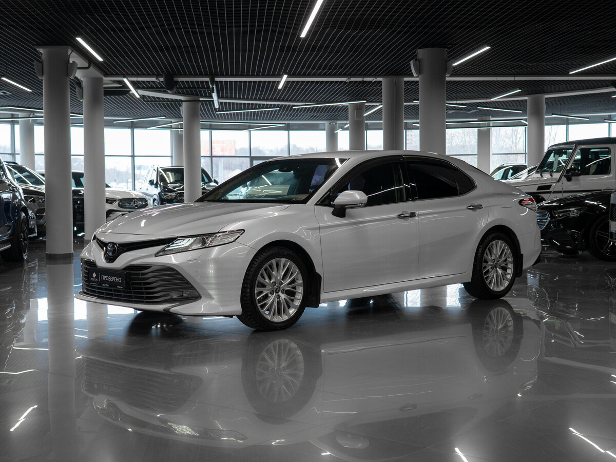 Toyota Camry VIII (XV70)