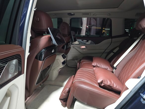 2025 Mercedes-Benz Maybach GLS 600 I Рестайлинг, серебристый, 23300000 рублей - вид 15