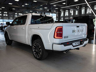2026 Ram 1500 Crew Cab V Рестайлинг, белый, 9812460 рублей, вид 5