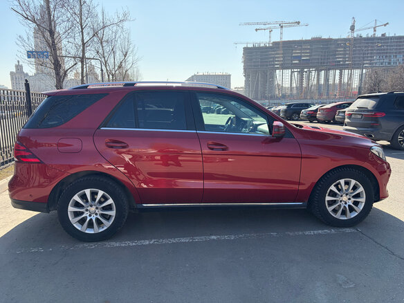 2015 Mercedes-Benz GLE 250 d I (W166), красный, 3480000 рублей - вид 3