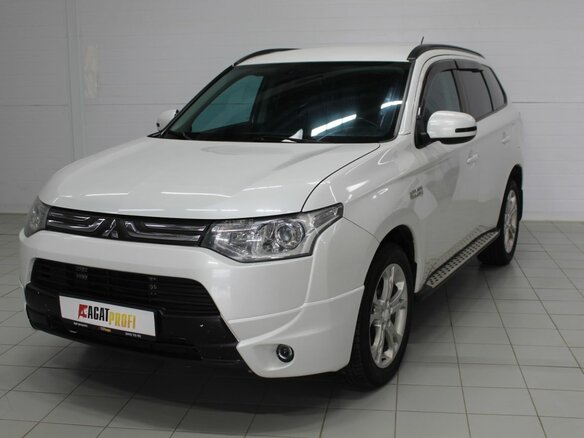 2014 Mitsubishi Outlander III, белый, 1480000 рублей