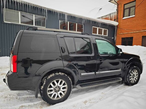 2011 Nissan Pathfinder III Рестайлинг, чёрный, 1550000 рублей - вид 1