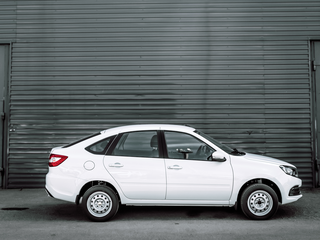 2026 Lada (ВАЗ) Granta I Рестайлинг, белый, 1247000 рублей, вид 3