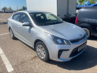 2019 Kia Rio IV, серебристый, 1040000 рублей, вид 1