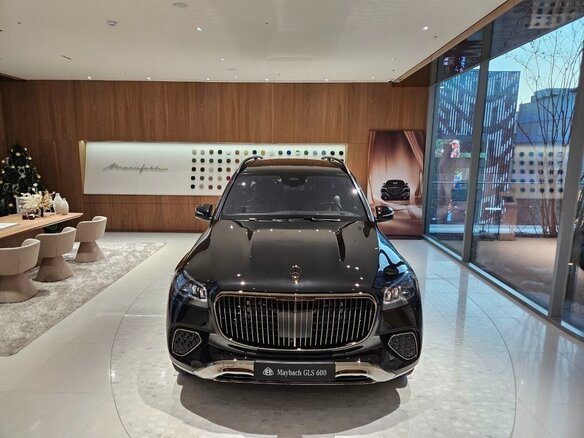 2025 Mercedes-Benz Maybach GLS 600 I Рестайлинг, чёрный, 37790000 рублей - вид 1