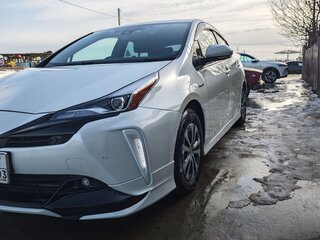 2019 Toyota Prius IV Рестайлинг (XW50), белый, 2150000 рублей, вид 1