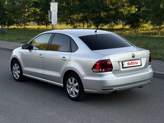 2016 Volkswagen Polo V Рестайлинг, серебристый, 840000 рублей, вид 3
