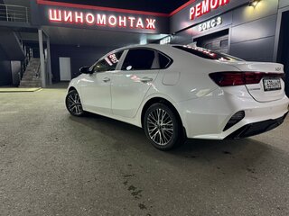 2023 Kia Cerato IV Рестайлинг, белый, 1700000 рублей, вид 4