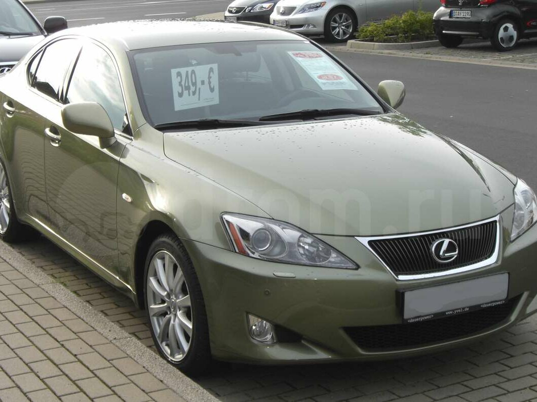 Лексус ИС 250 болотного цвета